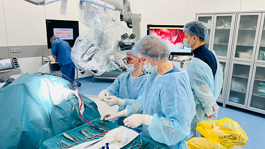 Врачи Клиники «Белоостров» провели уникальную операцию по удалению парастволовой опухоли головного мозга